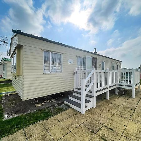 Caravan For Hire At St Osyth Beach Holiday Park In Essex Ref 28107Y Clacton-on-Sea Exterior foto