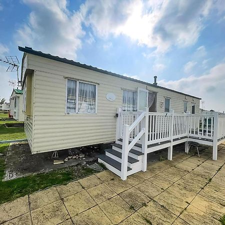 Caravan For Hire At St Osyth Beach Holiday Park In Essex Ref 28107Y Clacton-on-Sea Exterior foto