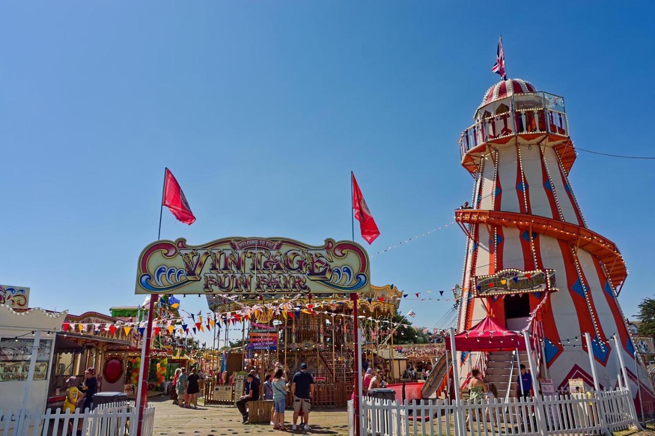 Caravan For Hire At St Osyth Beach Holiday Park In Essex Ref 28107Y Clacton-on-Sea Exterior foto