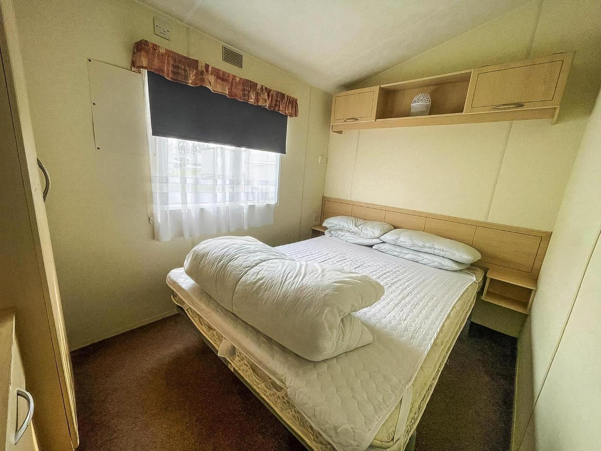 Caravan For Hire At St Osyth Beach Holiday Park In Essex Ref 28107Y Clacton-on-Sea Exterior foto