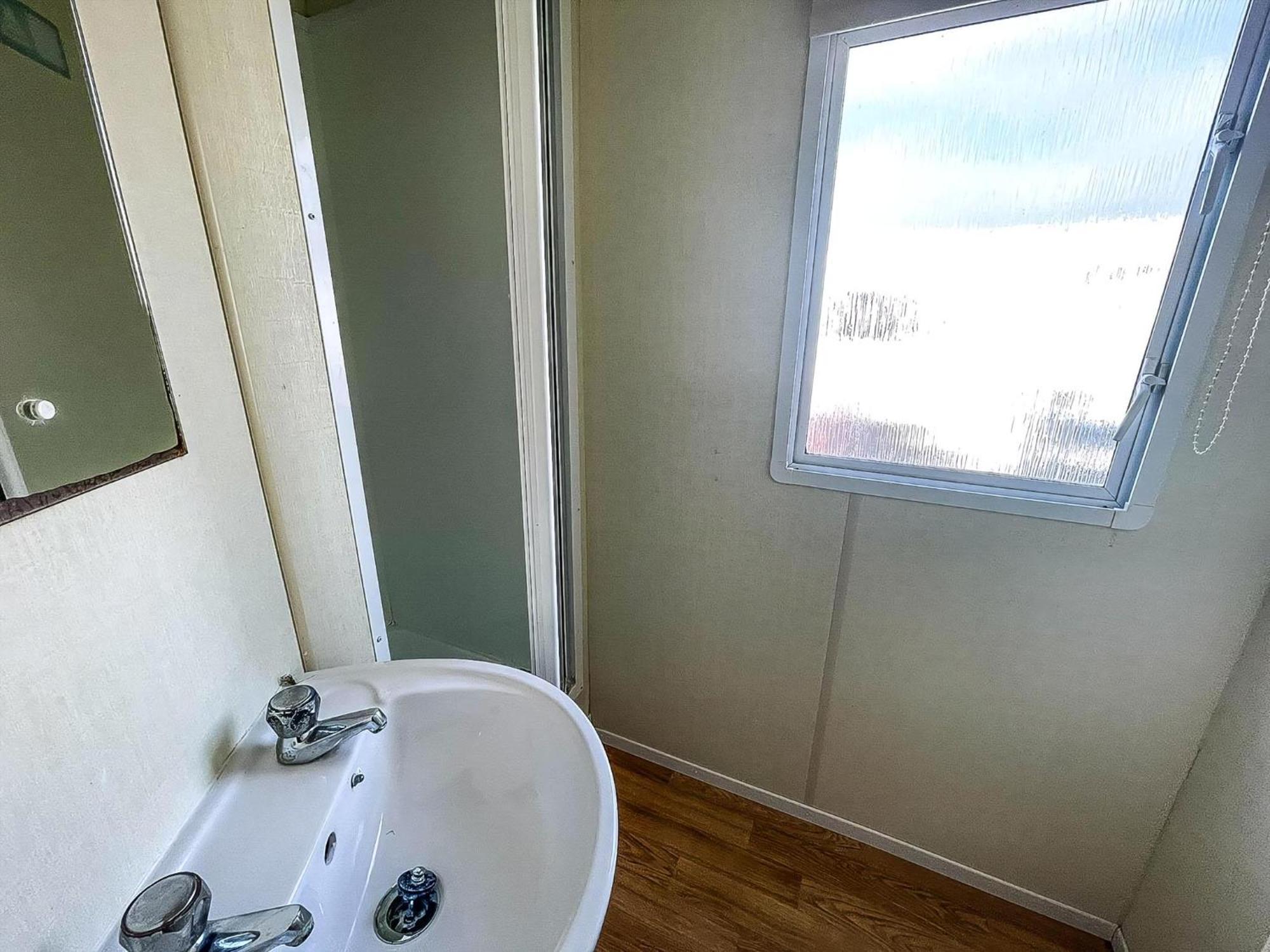 Caravan For Hire At St Osyth Beach Holiday Park In Essex Ref 28107Y Clacton-on-Sea Exterior foto